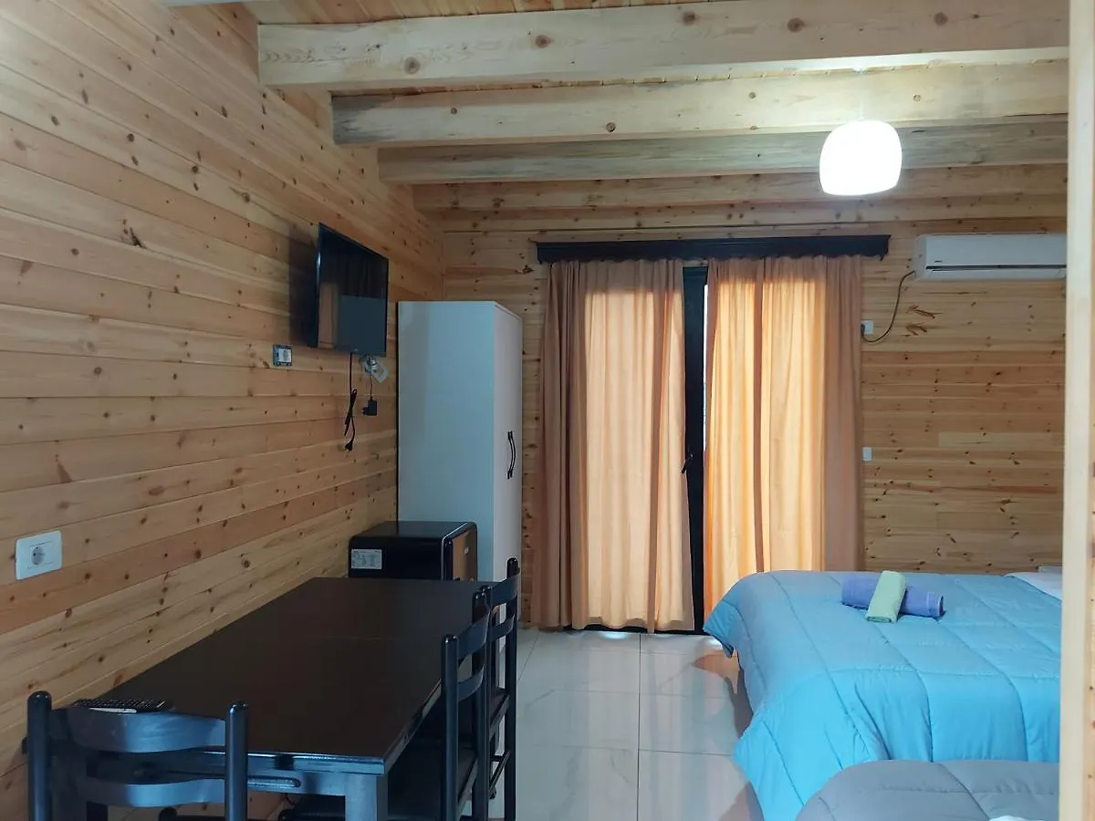Lezhë Beni Rooms Tale בקתה