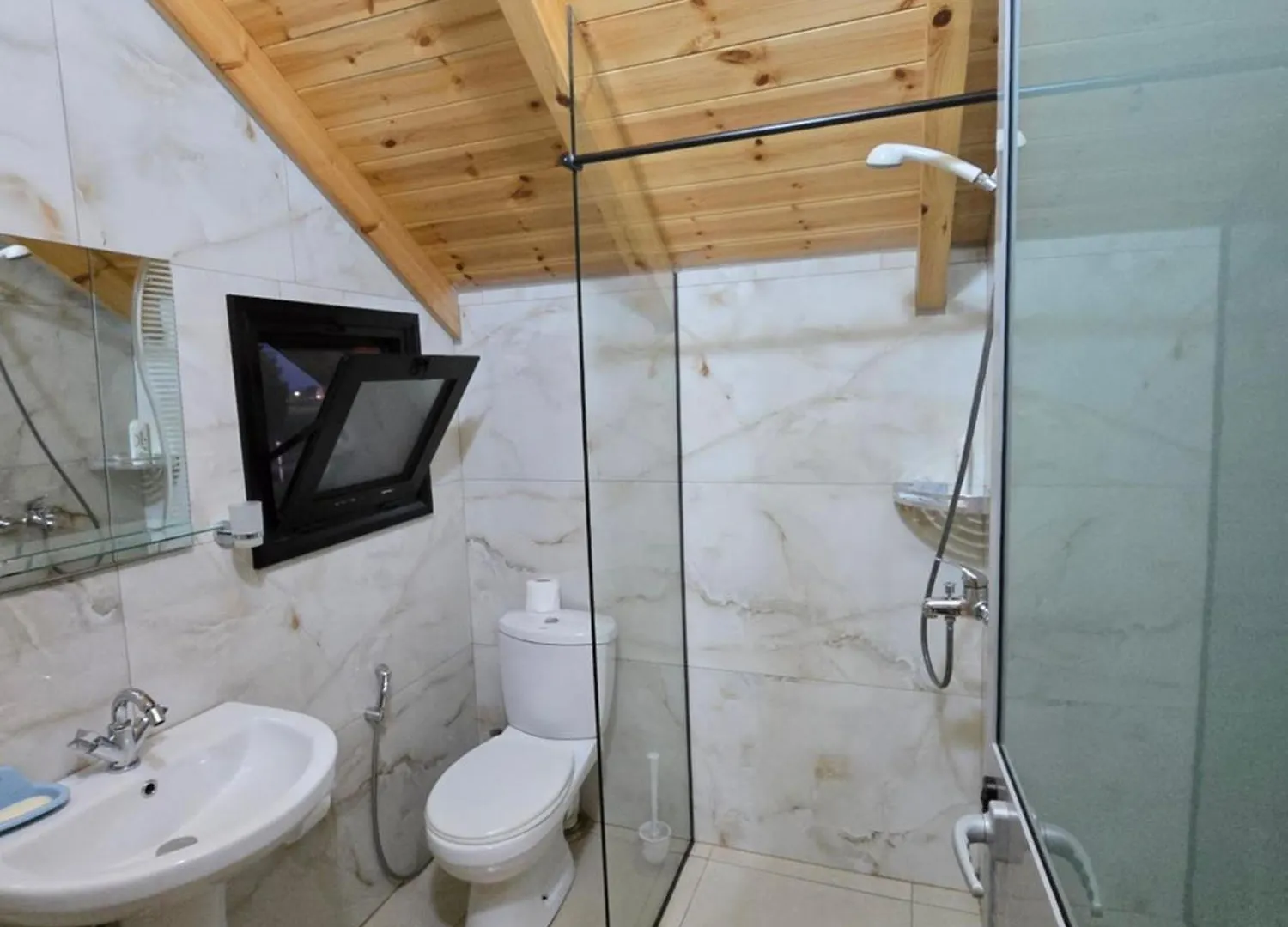 Lezhë Beni Rooms Tale בקתה